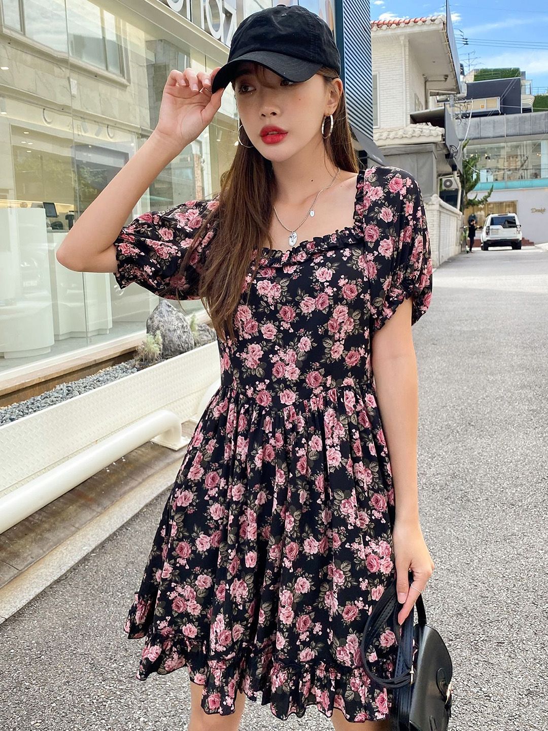 Kotty Pink Floral Printed Sweetheart Neck Puff Sleeves Fit & Flare Dress