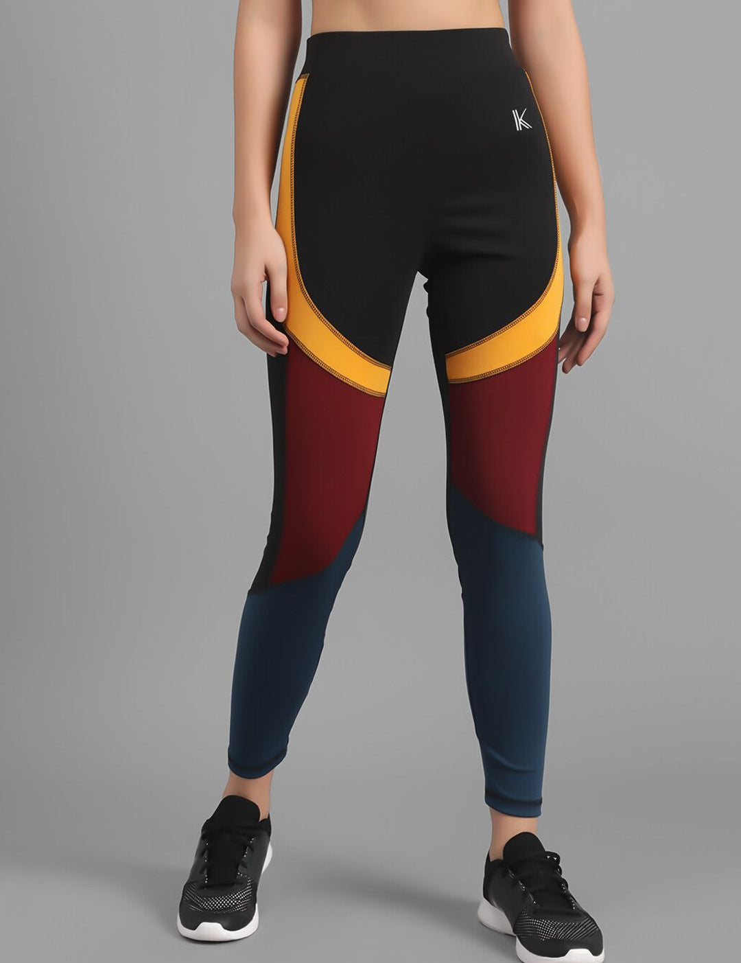 Kotty Women Maroon & Black Colorblocked Seamless Tights