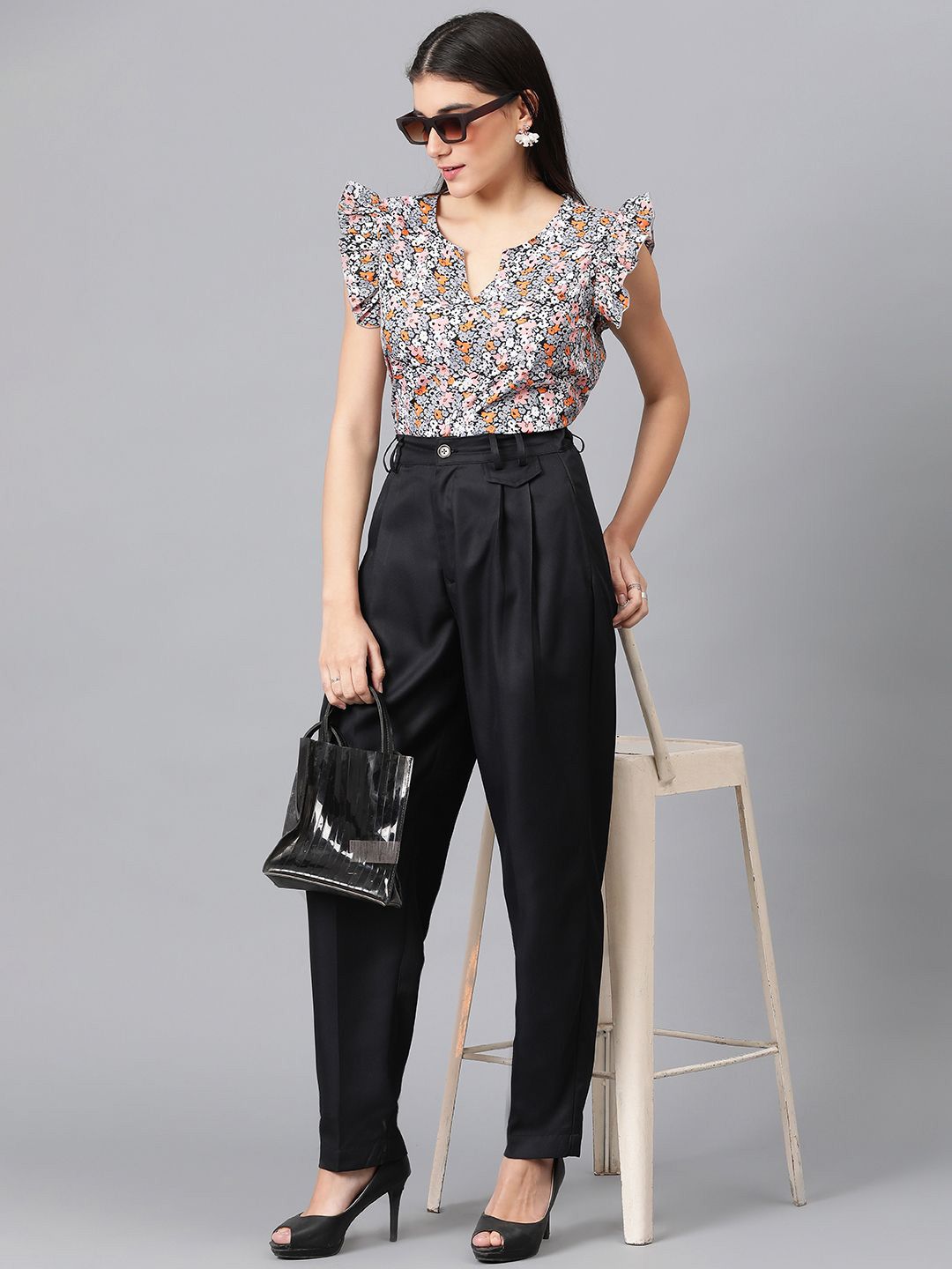 Kotty Floral Printed Sleeveless Round Neck Top