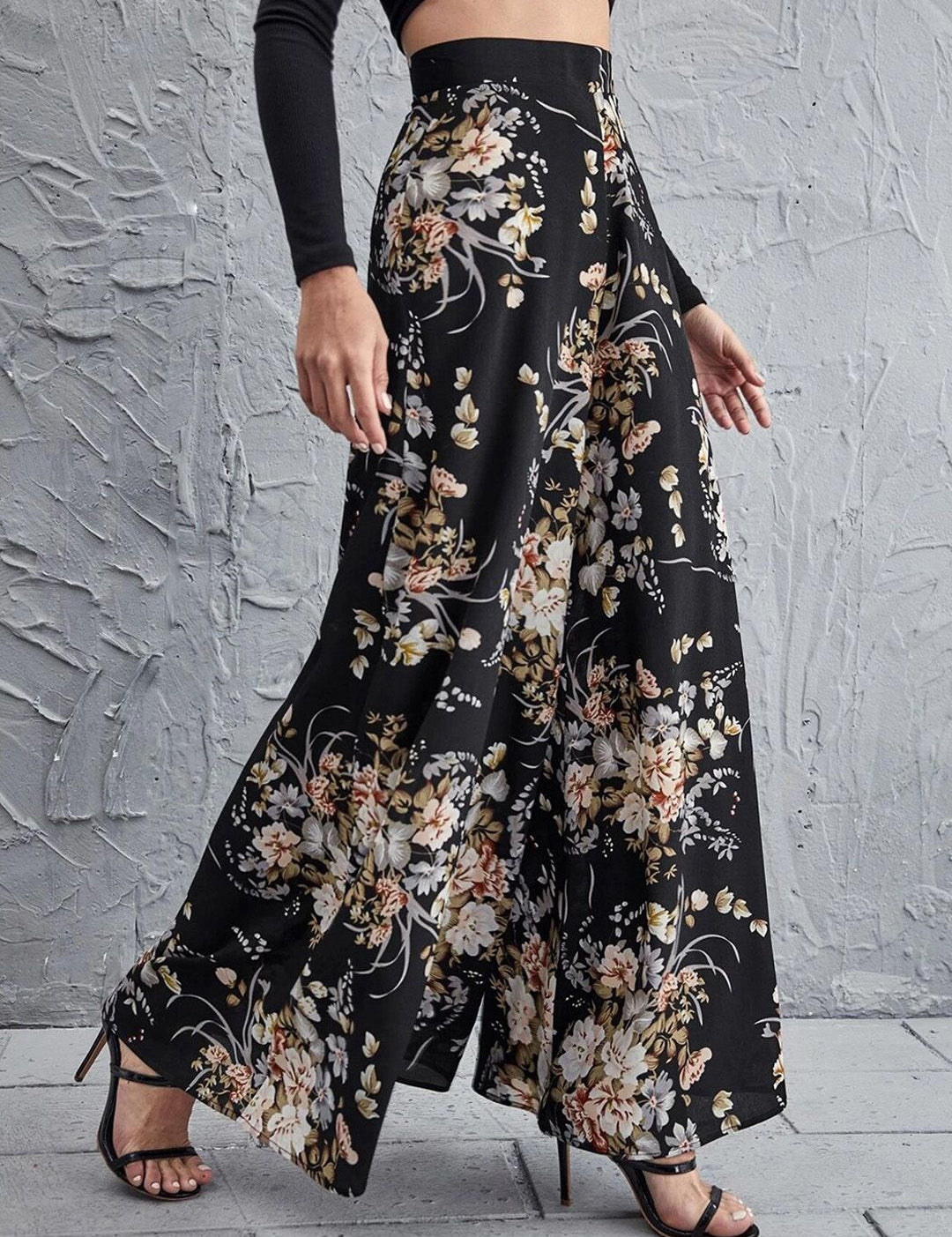 Kotty Women Multicoloured Floral Printed Relaxed Flared High-Rise Easy Wash Trousers