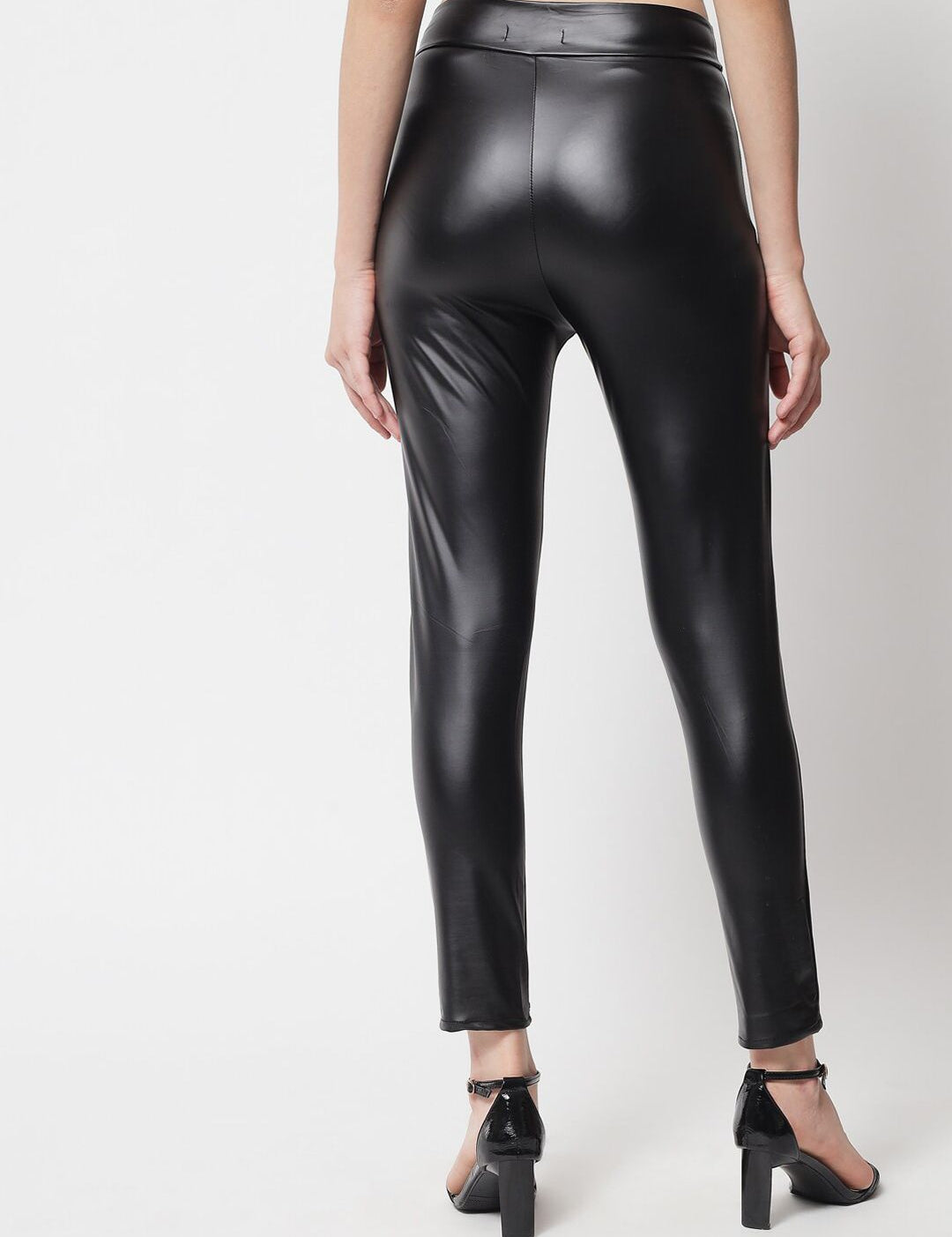 Kotty Women Black Relaxed Skinny Fit Trousers