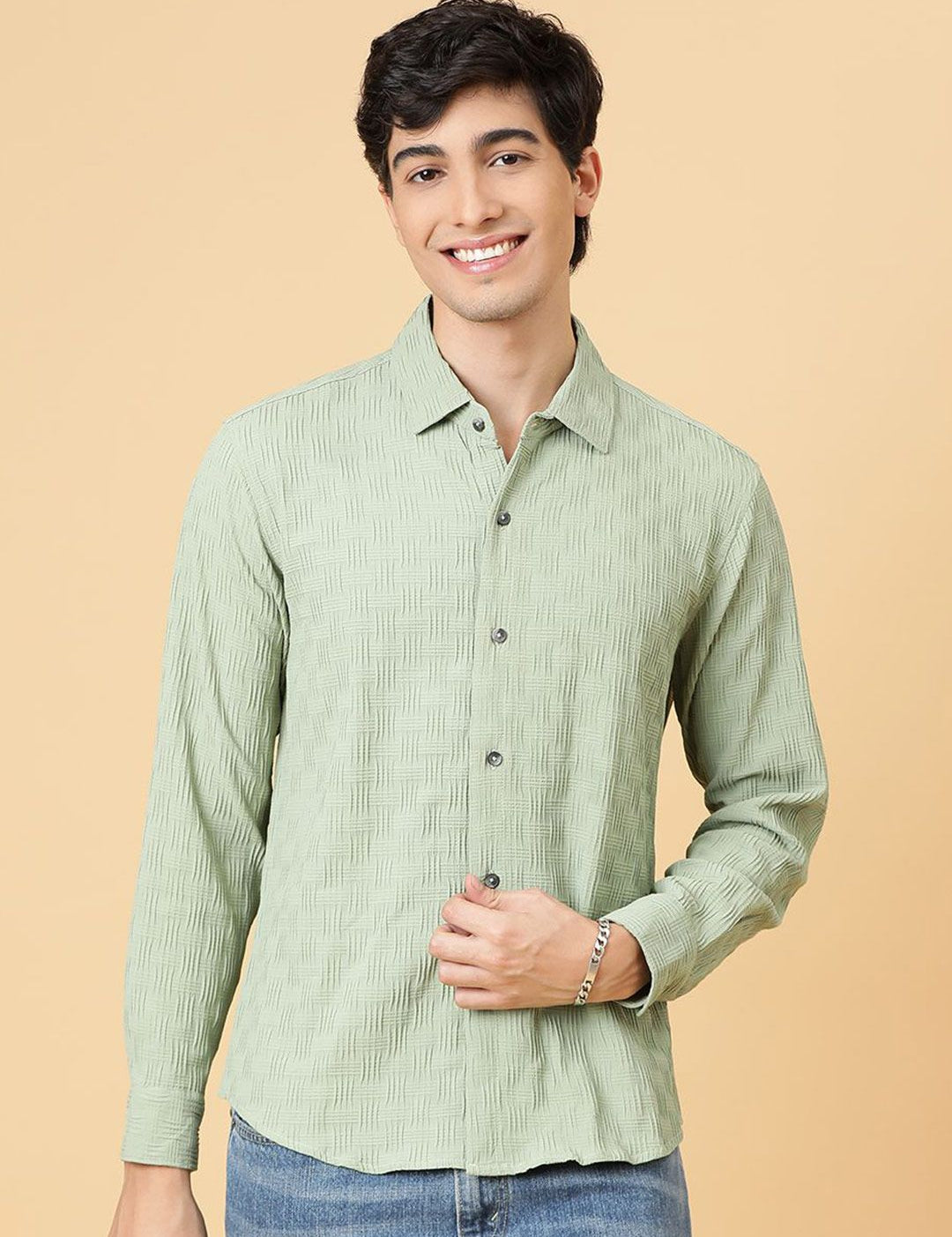 Kotty Men Relaxed Spread Collar Solid Casual Shirt