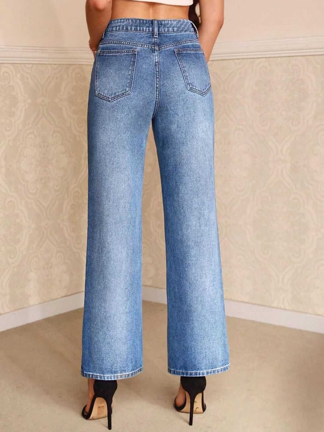 Kotty Women Straight Fit High-Rise Light Fade Stretchable Jeans