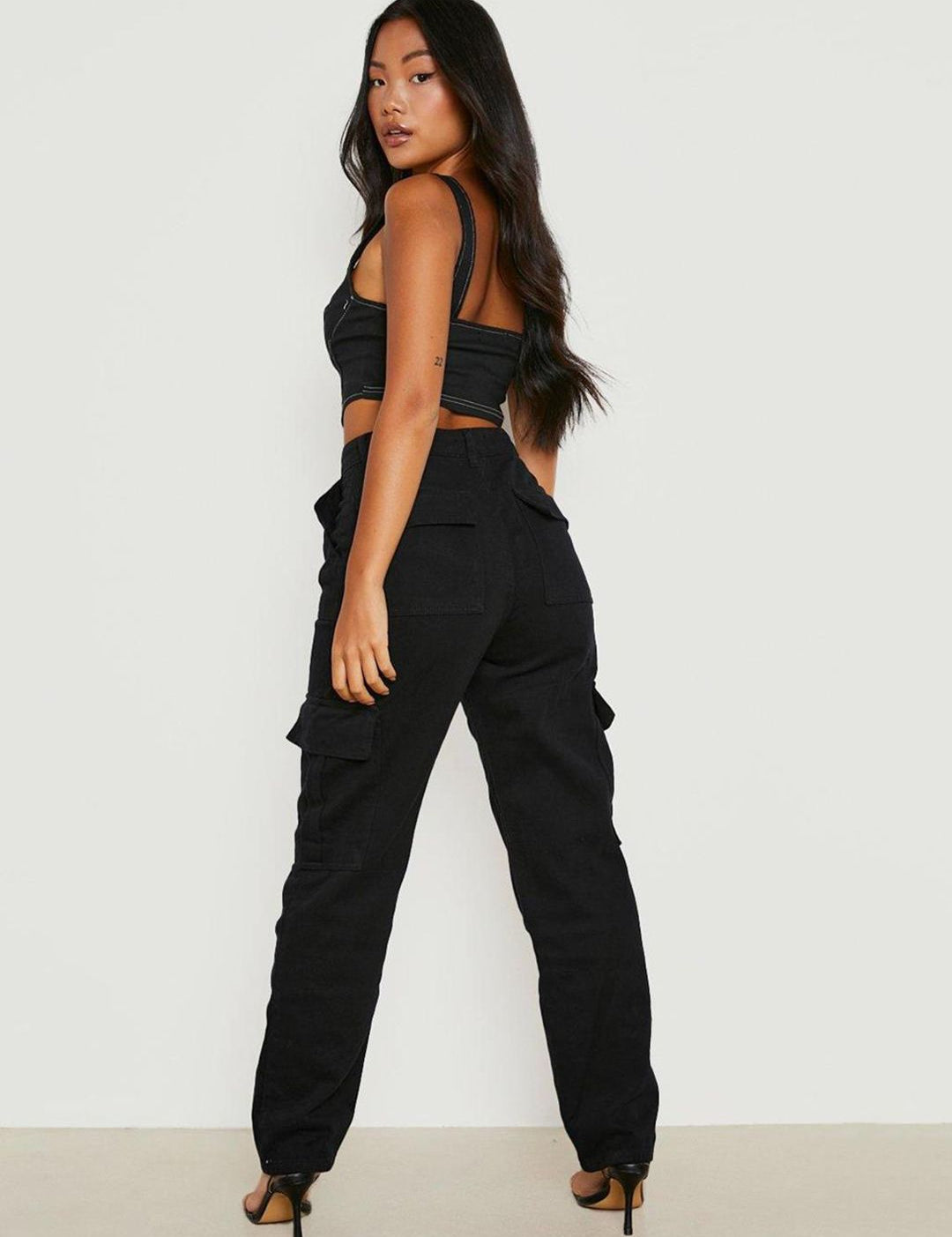 Kotty Women Jean Straight Fit High-Rise Mildly Distressed Stretchable Jeans