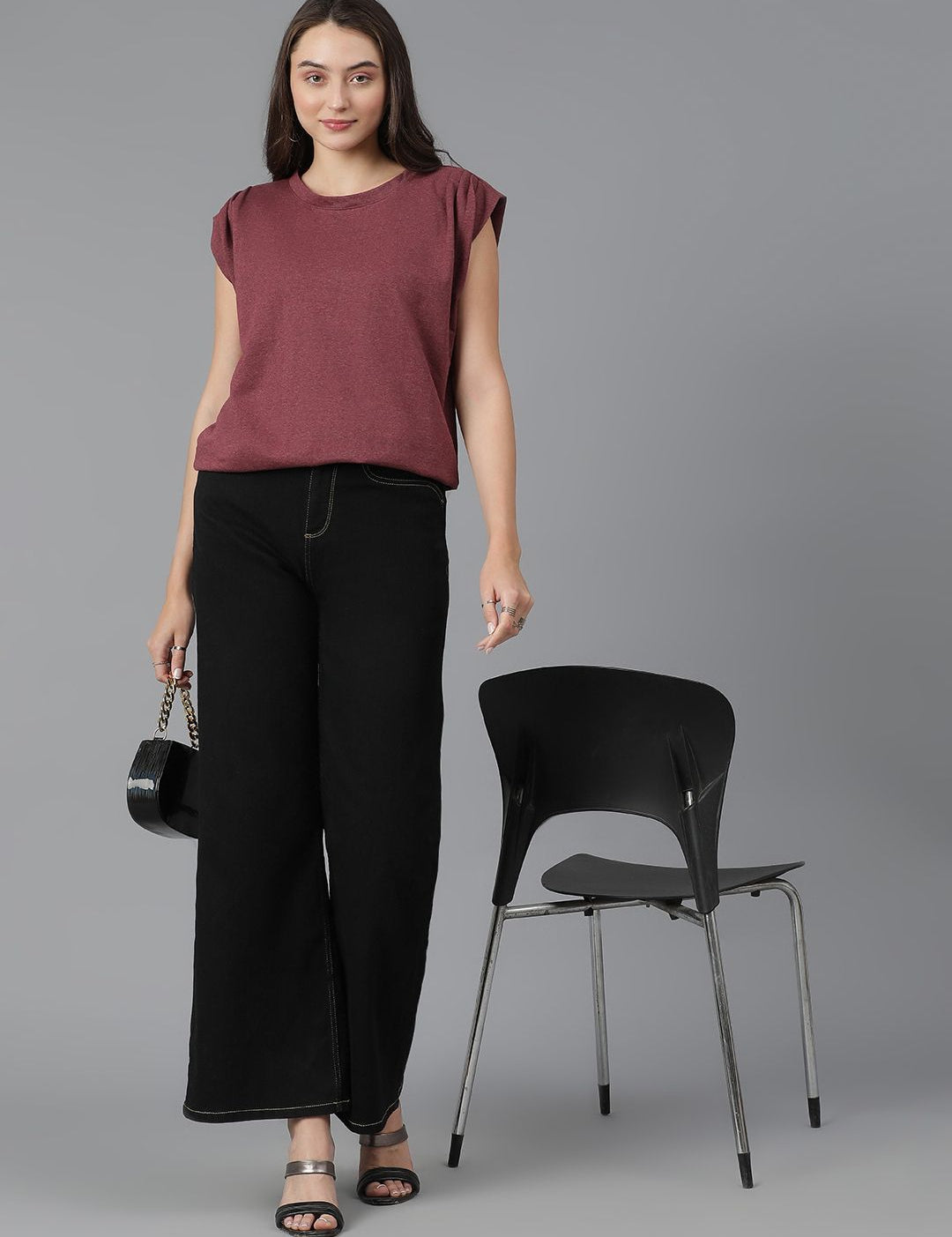 Kotty Round Neck Extended Sleeves T-shirt