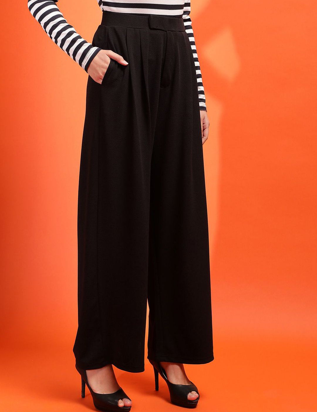 Kotty Women Relaxed Straight Fit Mid-Rise Regular Trousers