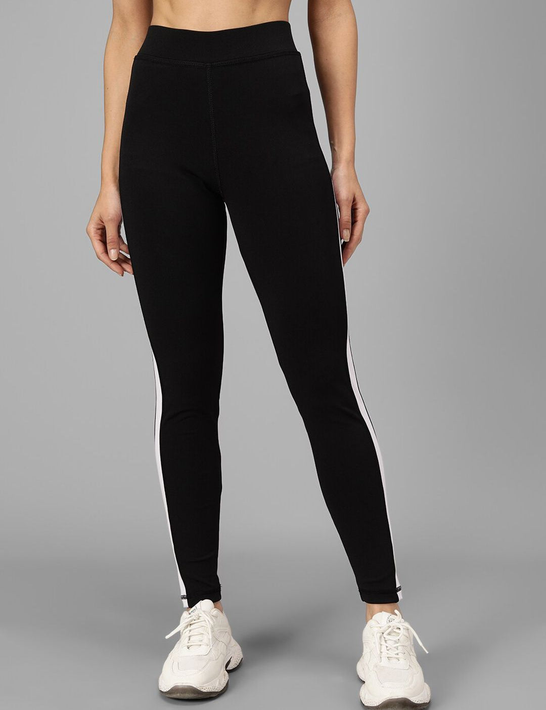 Kotty Women Black & White Colourblocked Tights