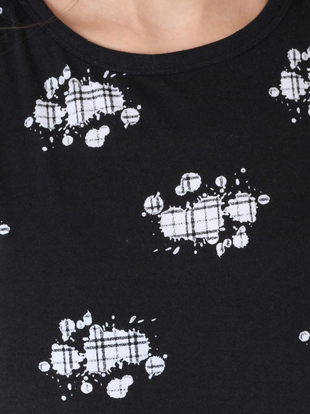 Kotty Women Black Printed Round Neck T-shirt