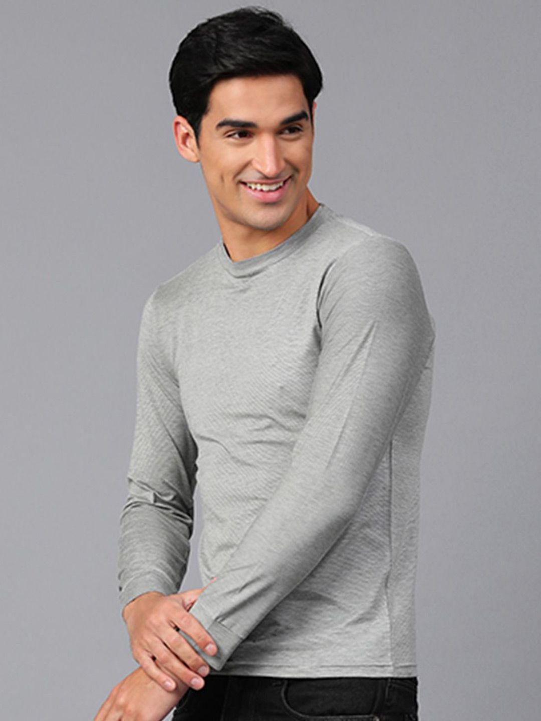 Kotty Men Solid Round Neck T-shirt