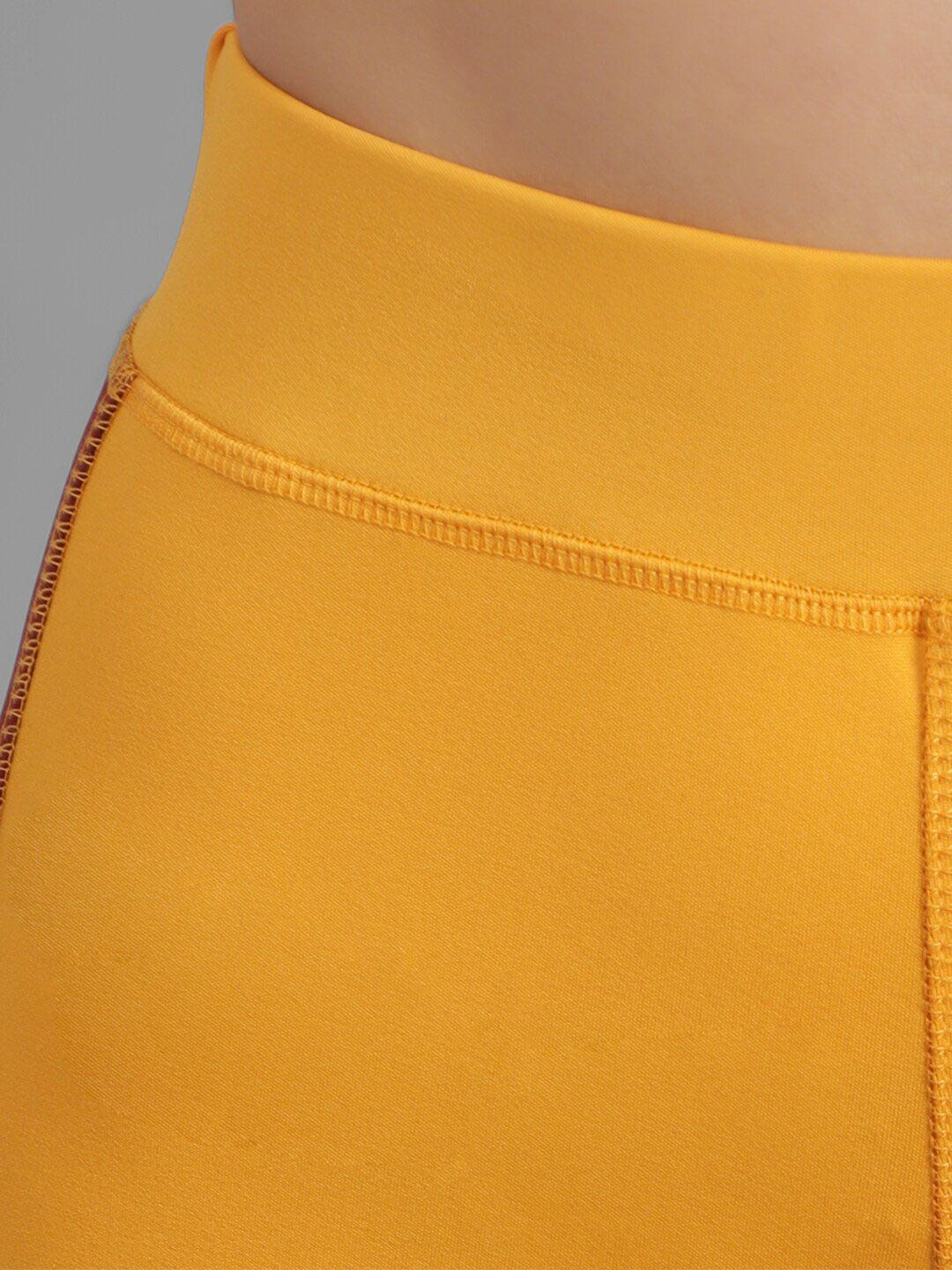 Kotty Women Yellow & Maroon Colourblocked Ankle-Length Tights