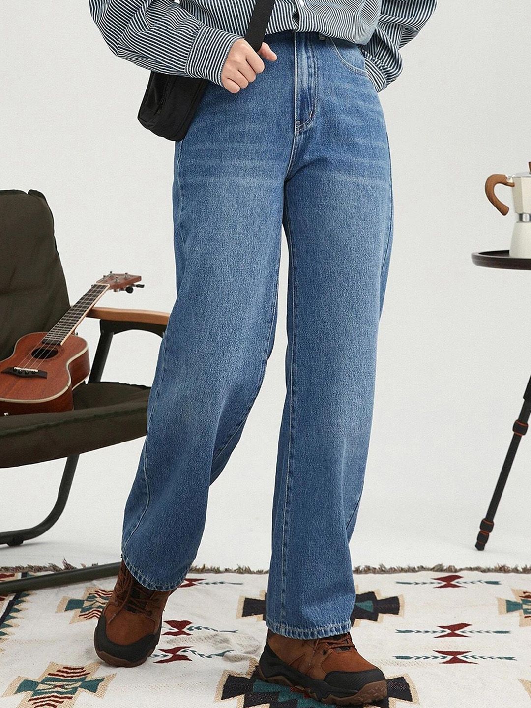 Kotty Women Jean Straight Fit High-Rise Light Fade Stretchable Jeans