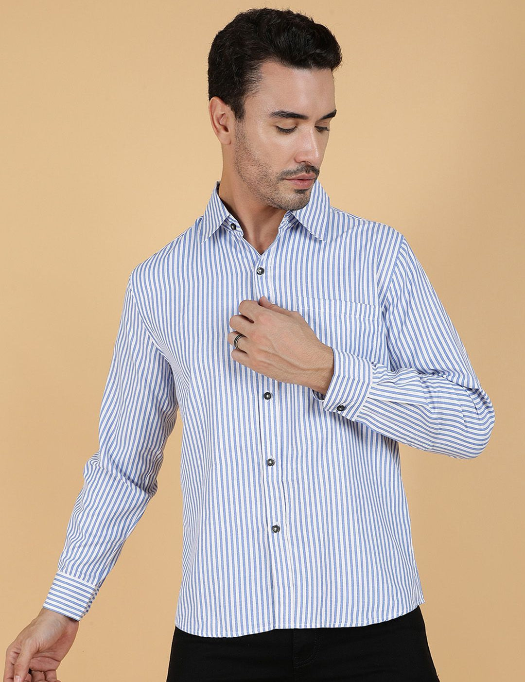 Kotty Men Relaxed Spread Collar Graphic Printed Casual Shirt