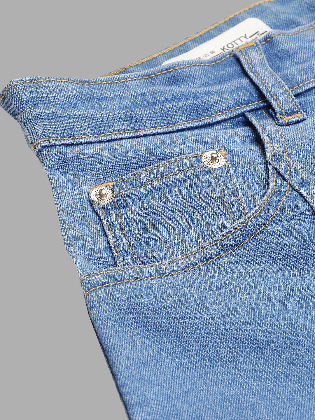 Kotty Women Jean Straight Fit High-Rise Light Fade Stretchable Jeans