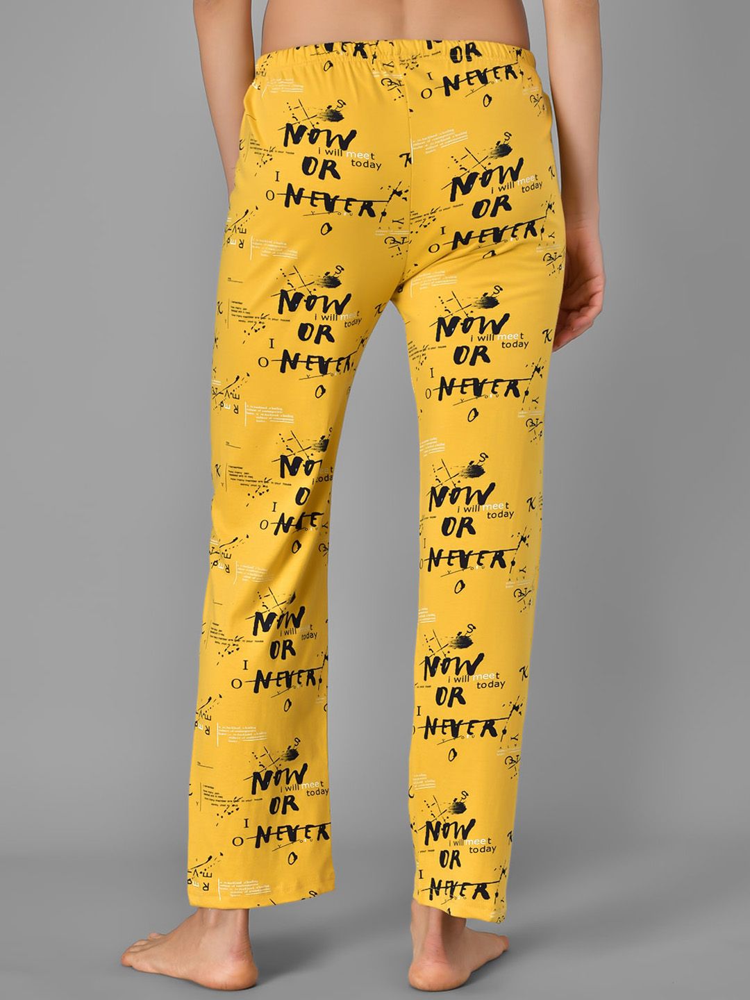 Kotty Women Yellow & Black Printed Night Suit