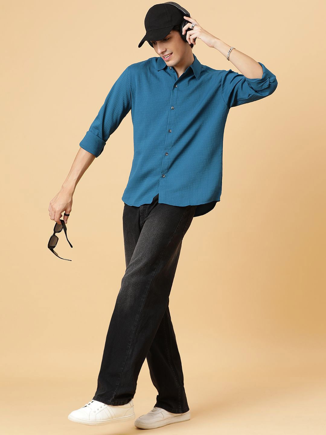 Kotty Men Relaxed Spread Collar Solid Casual Shirt