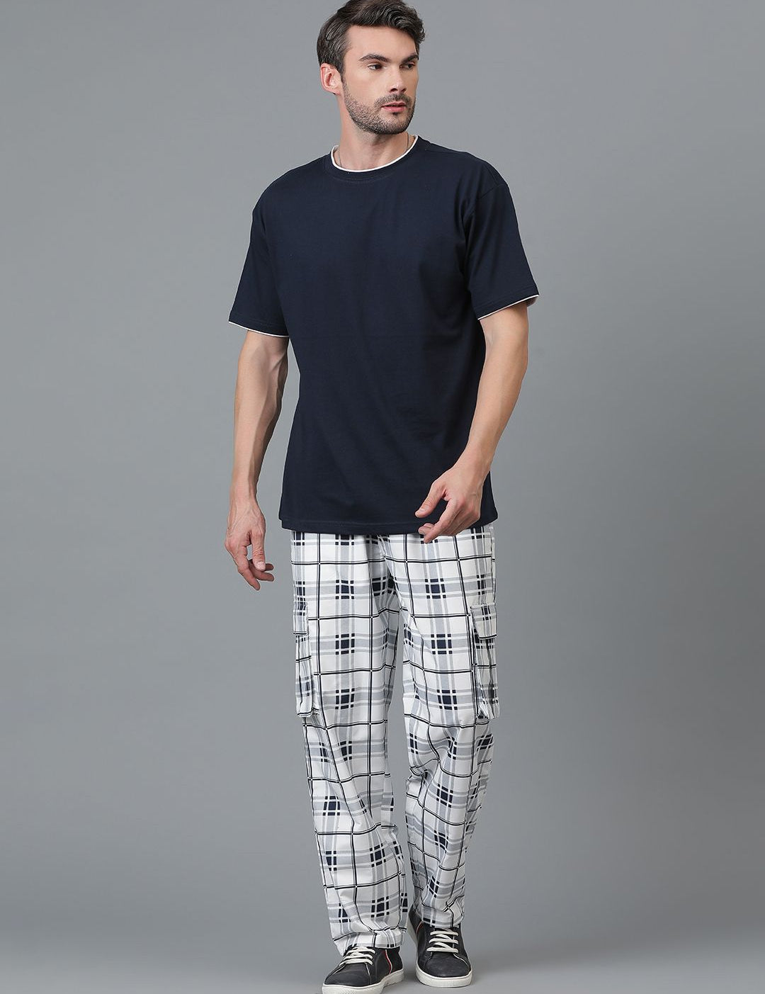 Kotty Men Checked Relaxed Low-Rise Easy Wash Cargo Trousers
