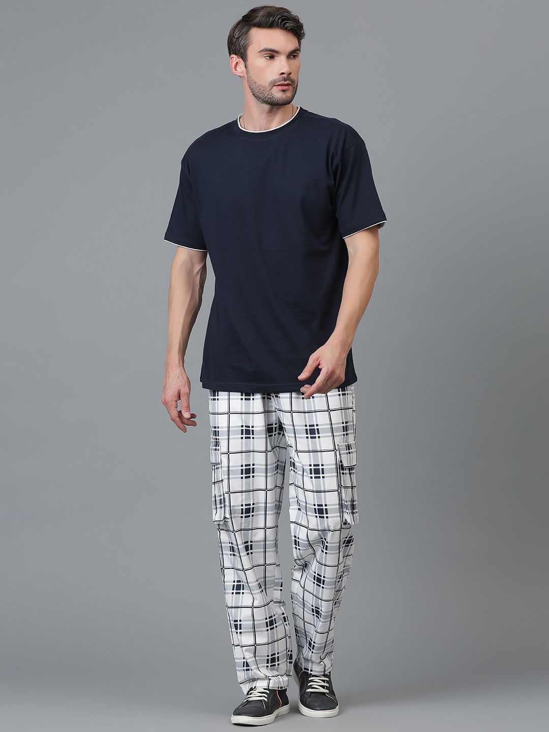 Kotty Men Checked Relaxed Low-Rise Easy Wash Cargo Trousers
