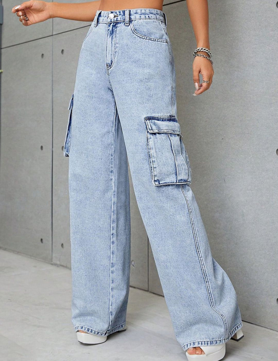 Kotty Women High-Rise Clean Look Stretchable Cargo Jeans