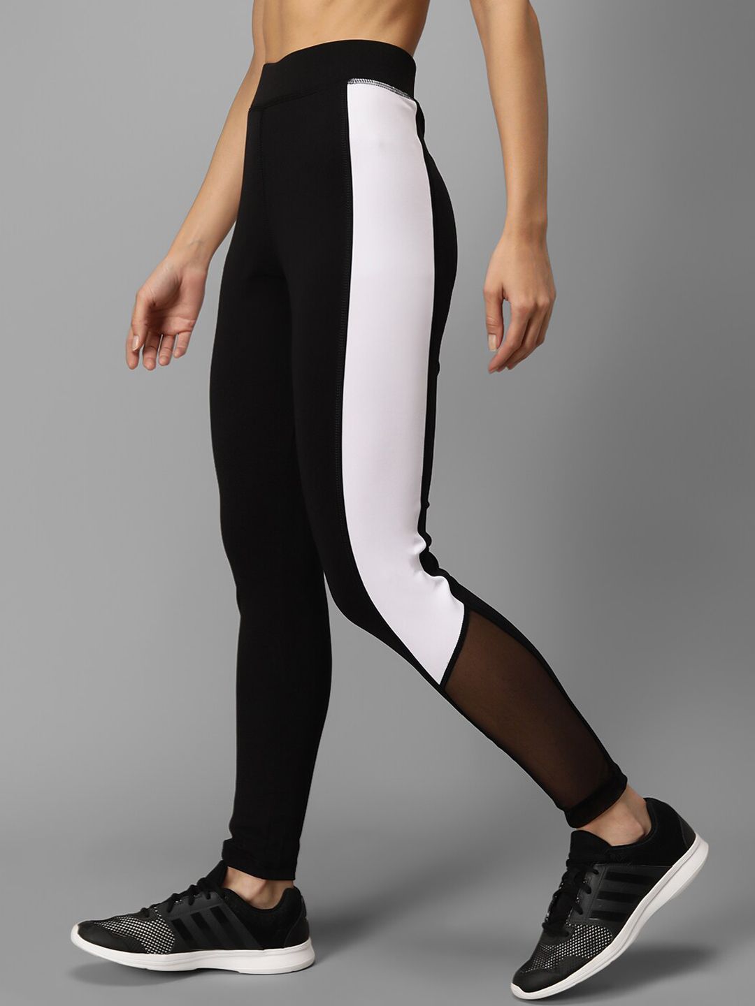 Kotty Women Black & White Coloublocked Tights