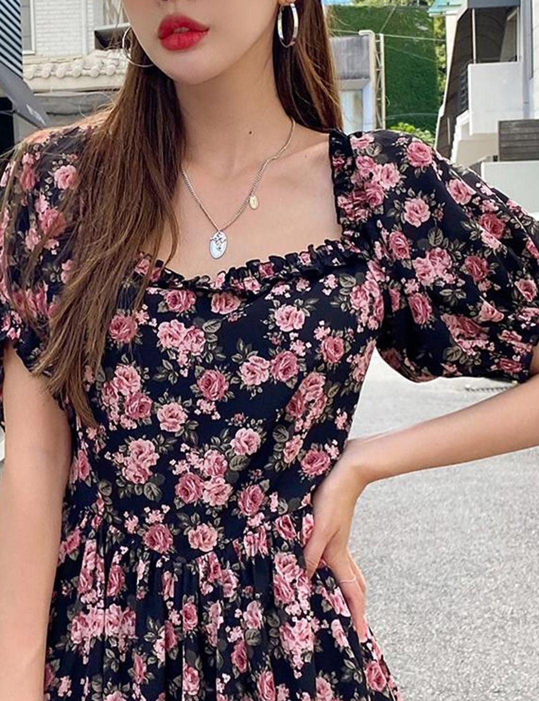 Kotty Navy Blue & Pink Floral Printed Sweetheart Neck Puffed Sleeves Fit & Flare Dress