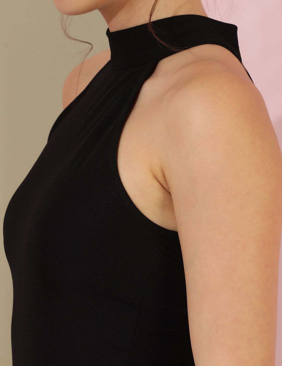 Kotty Women Solid Halter Neck Bodycon Dress