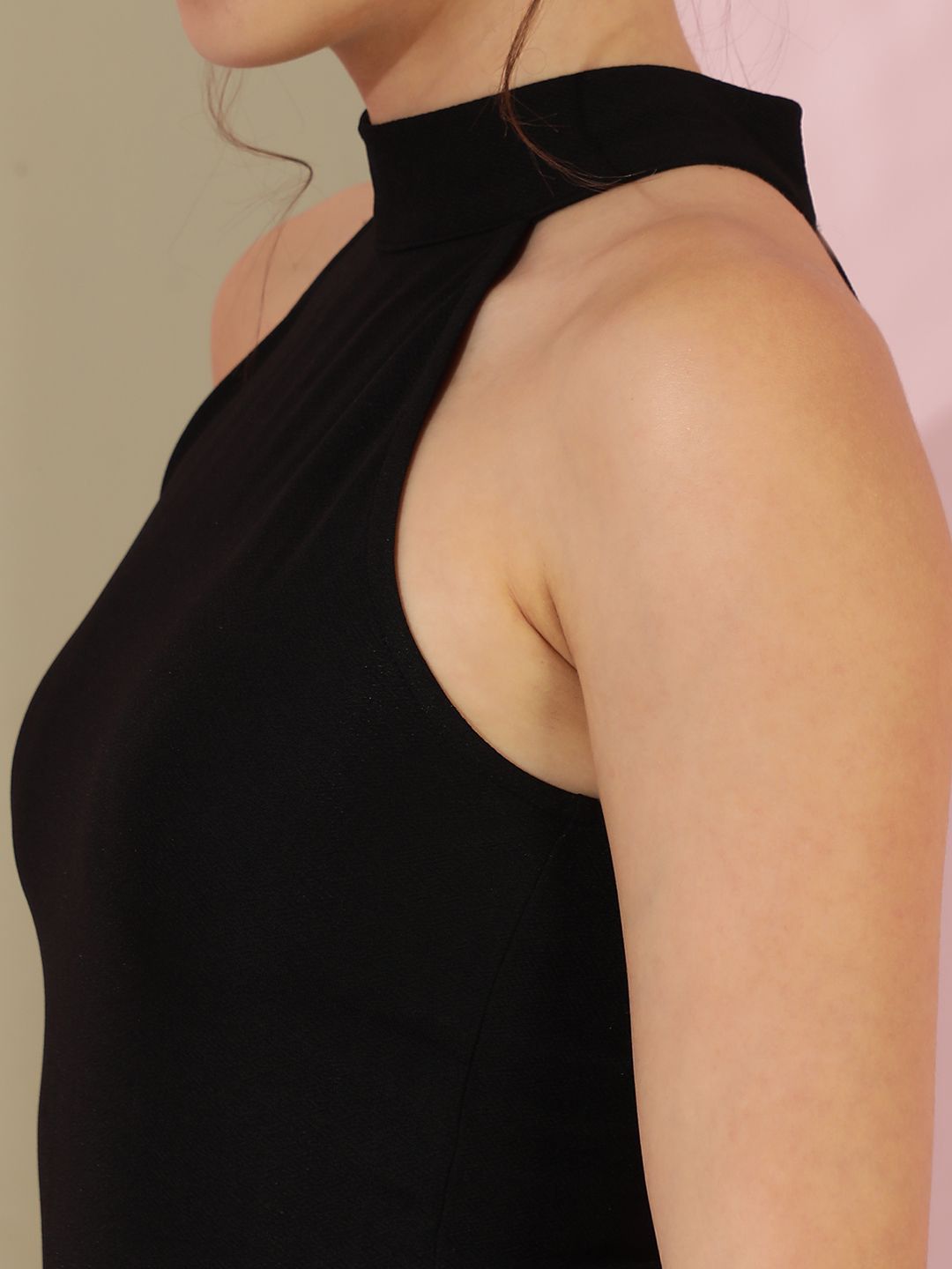 Kotty Women Solid Halter Neck Bodycon Dress