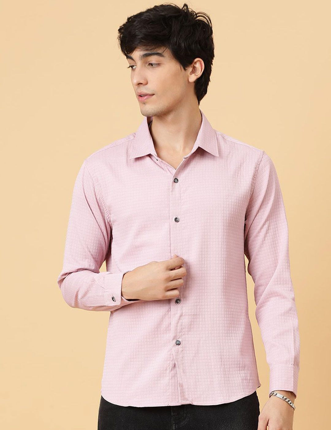 Kotty Men Relaxed Spread Collar Solid Casual Shirt