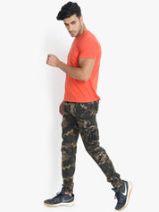 Kotty Men Olive Green & Beige Regular Fit Camouflage Printed Cargos