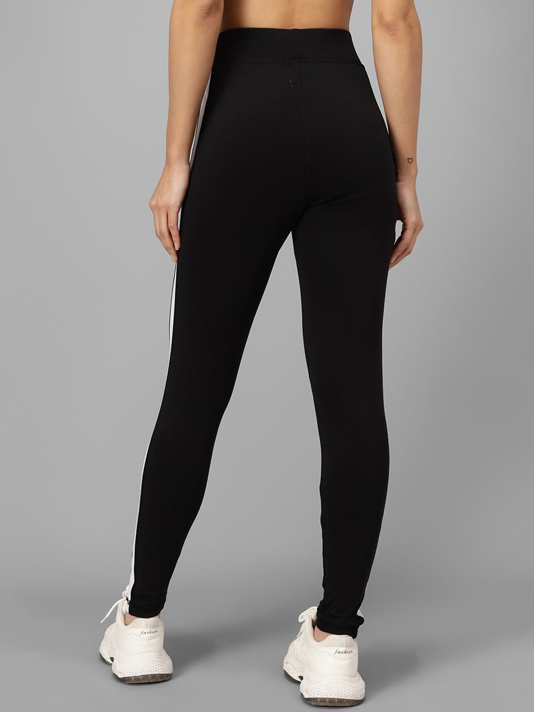 Kotty Women Black & White Colourblocked Tights