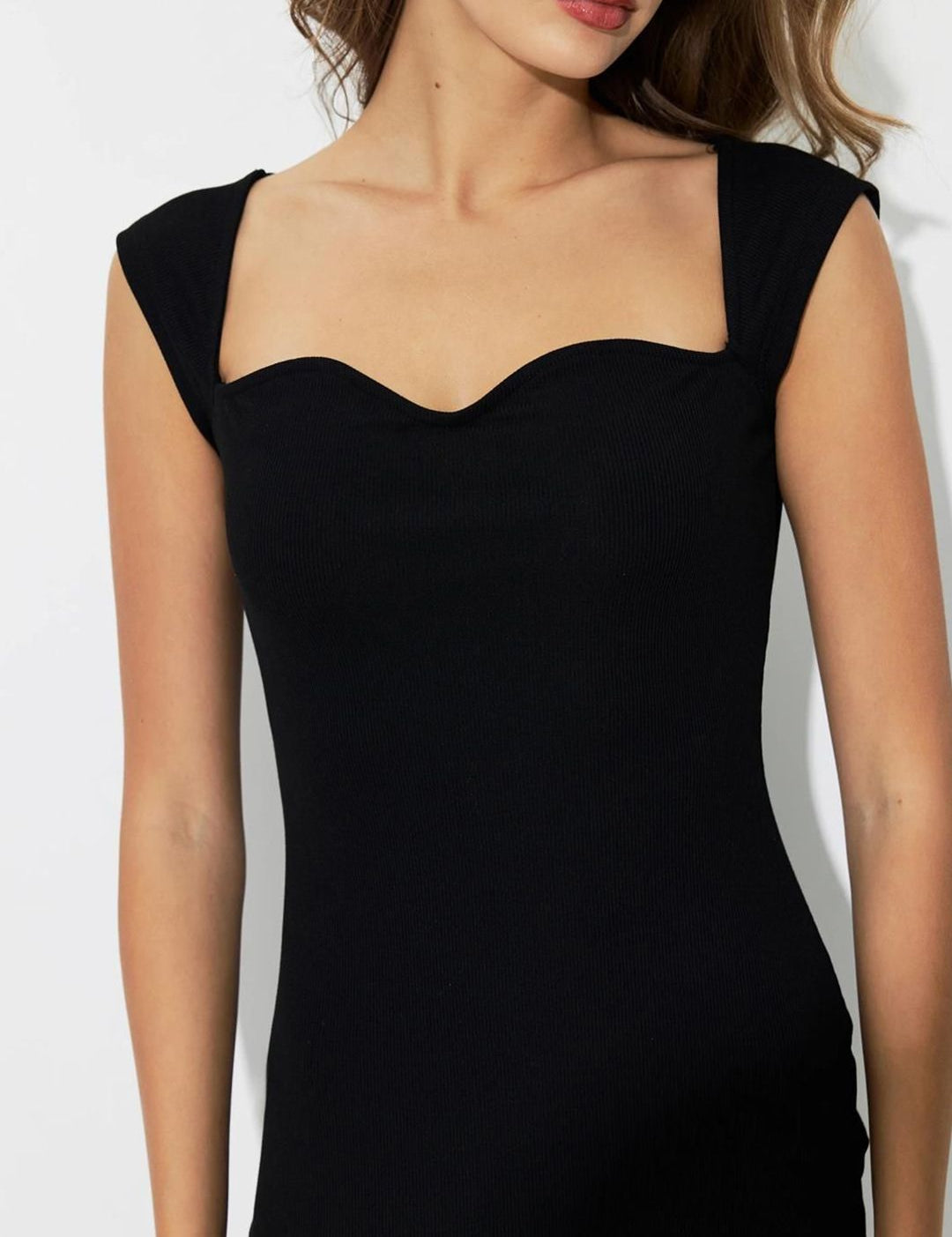 Kotty Sweetheart Neck Crepe Bodycon Mini Dress