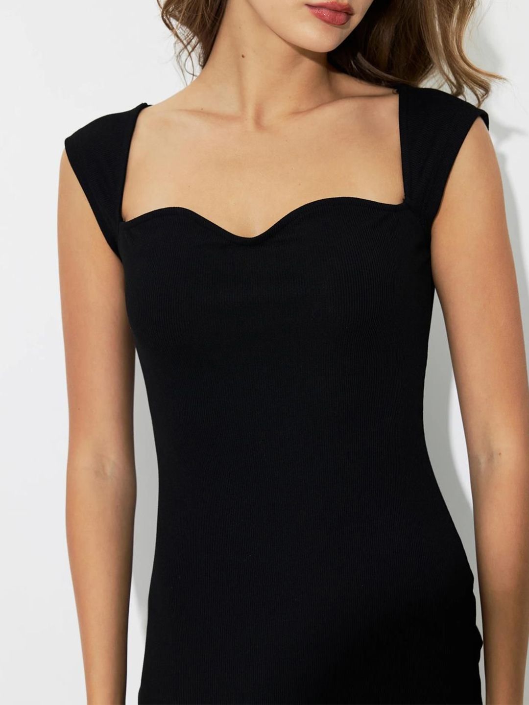 Kotty Sweetheart Neck Crepe Bodycon Mini Dress