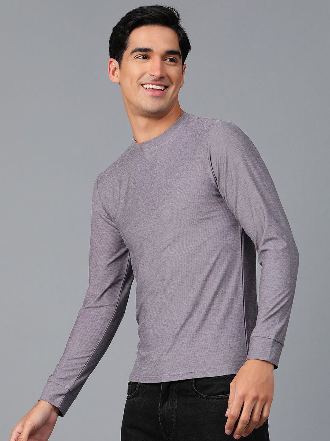 Kotty Men Solid Round Neck T-shirt