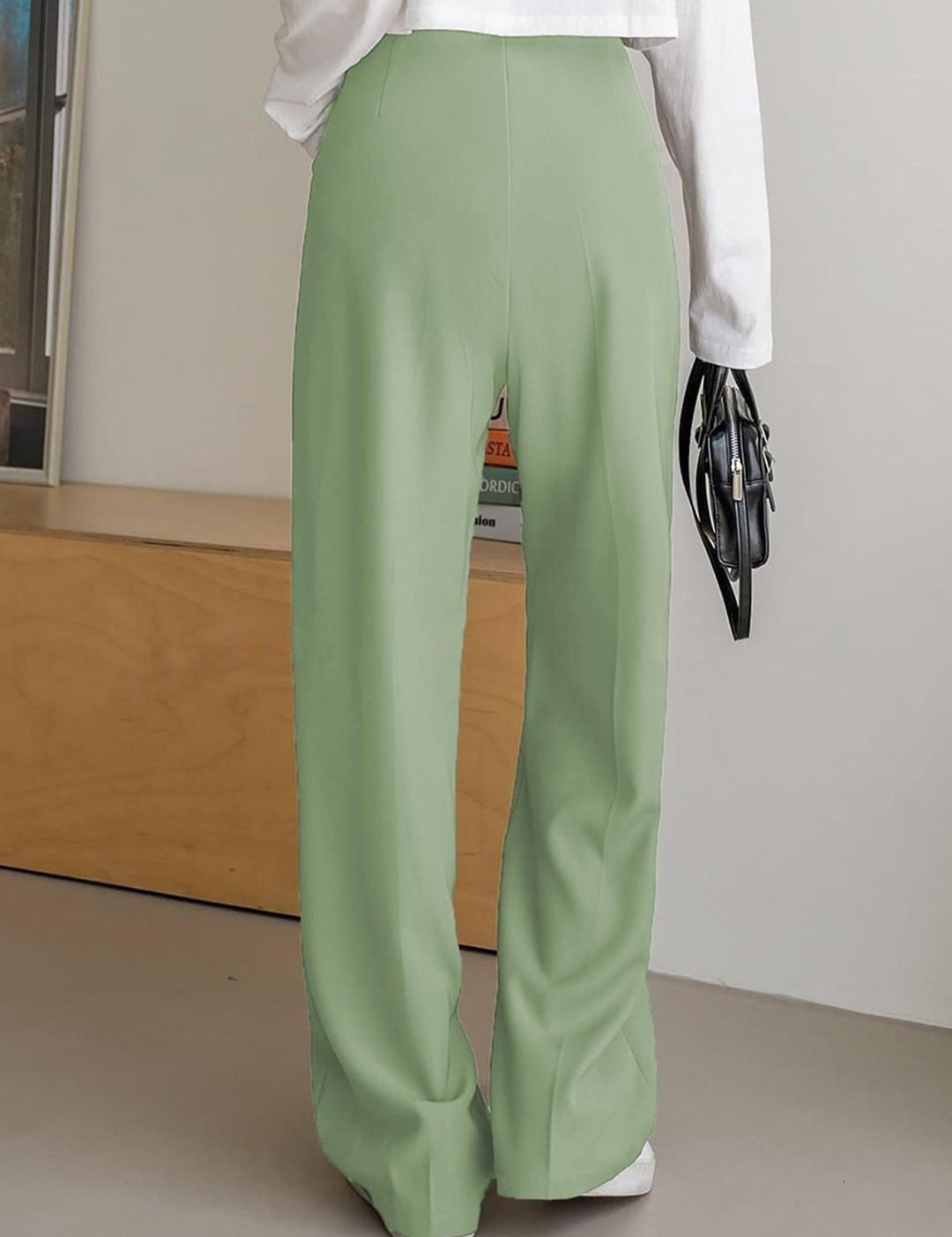 Kotty Women Relaxed Straight Leg Straight Fit High-Rise Easy Wash Pleated Trousers