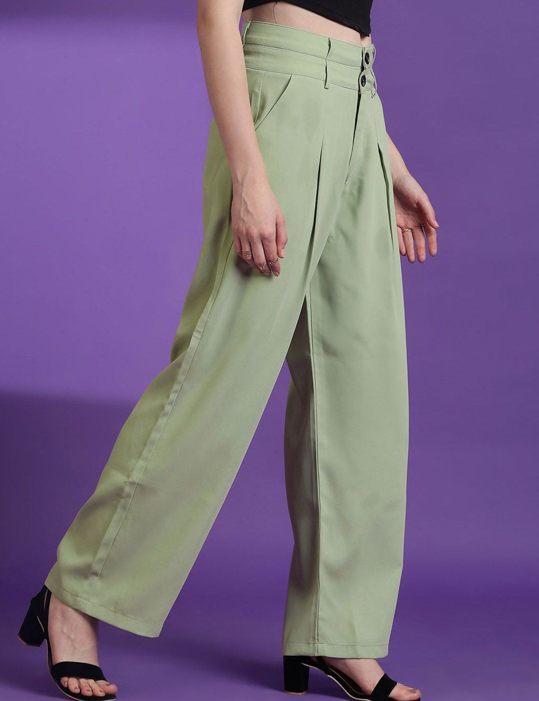 Kotty Women Solid Relaxed Straight Fit Mid-Rise Easy Wash Pleated Regular Trousers