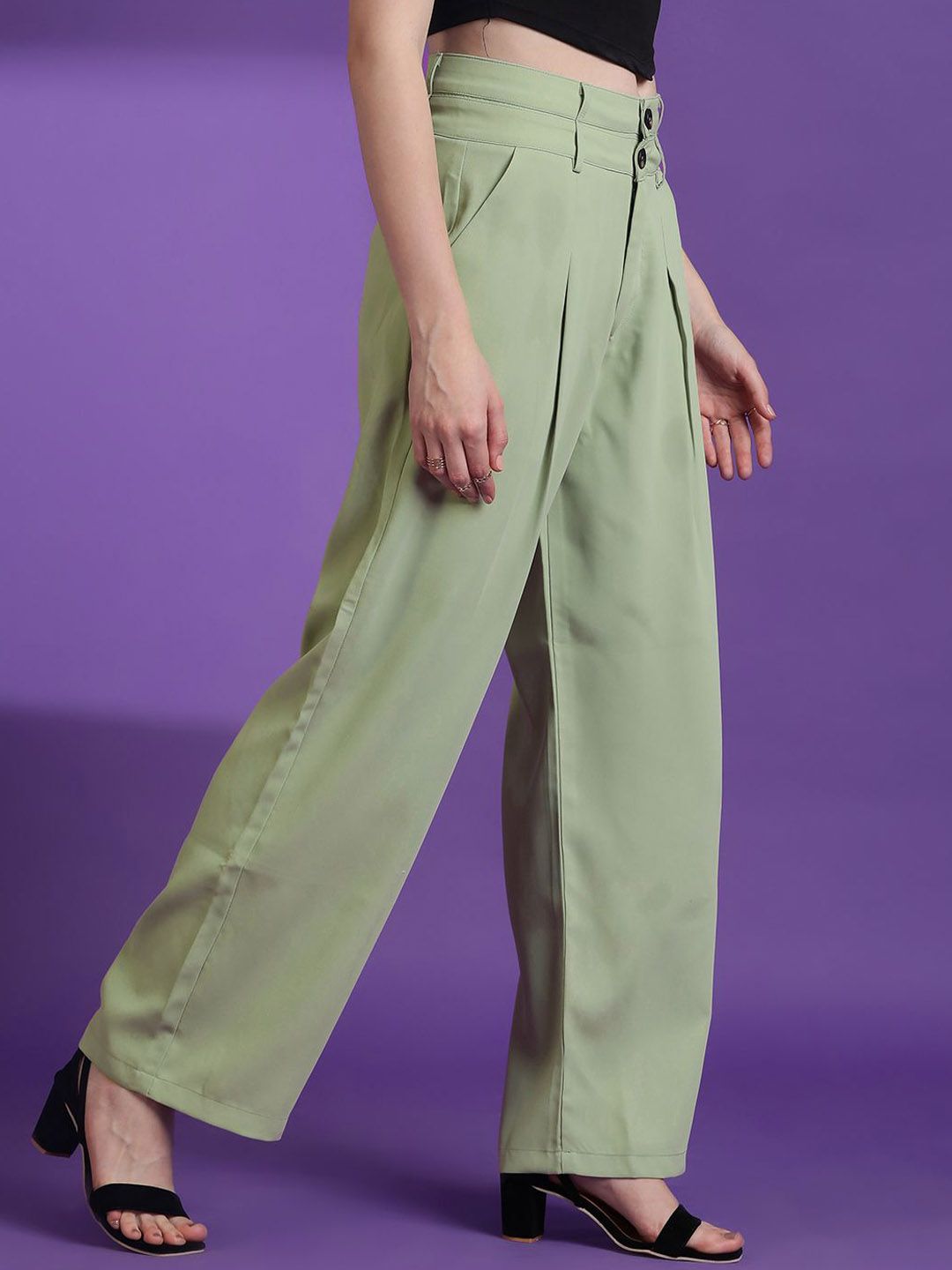 Kotty Women Solid Relaxed Straight Fit Mid-Rise Easy Wash Pleated Regular Trousers