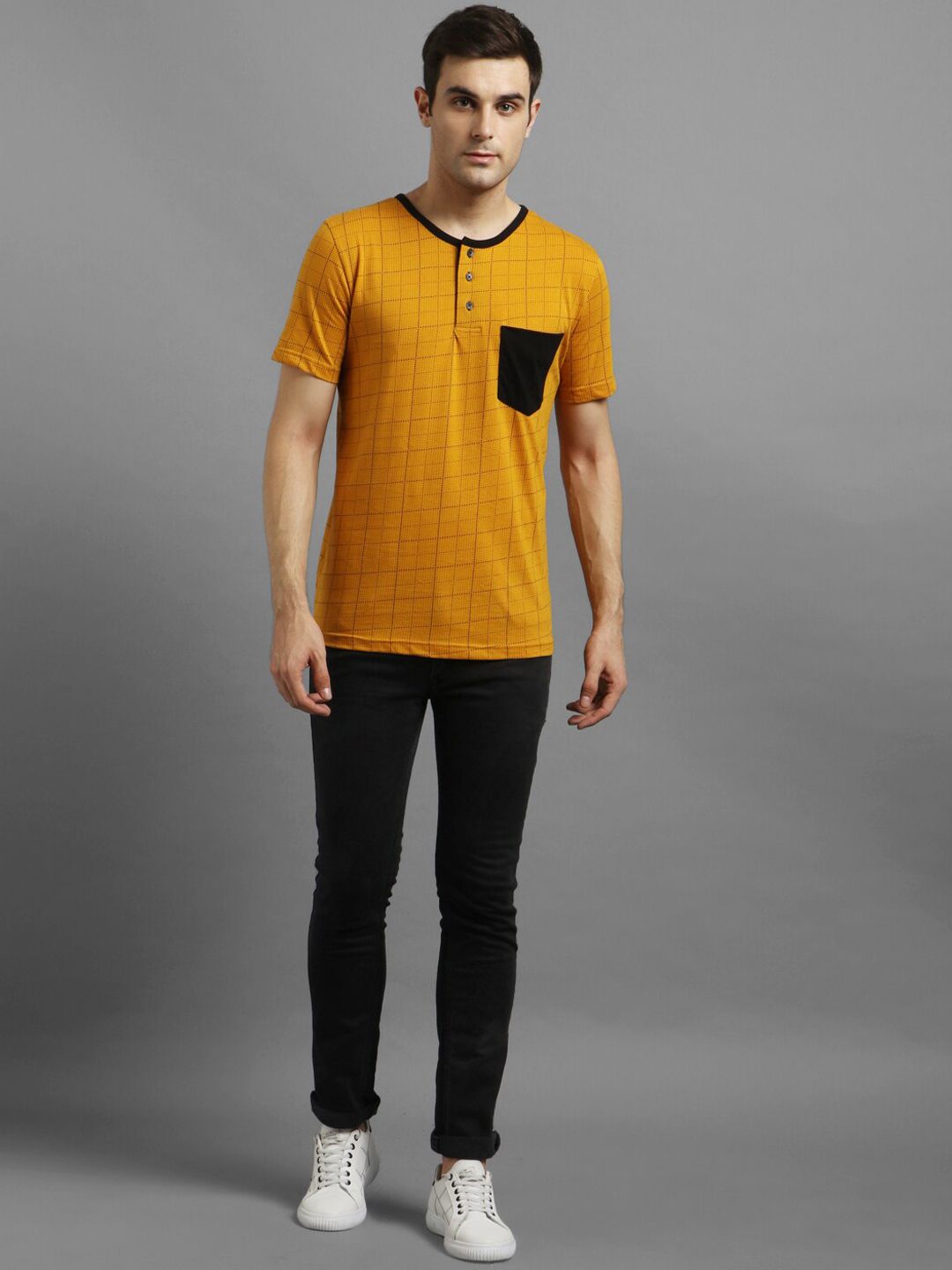 Kotty Men Yellow & Black Checked Henley T-shirt