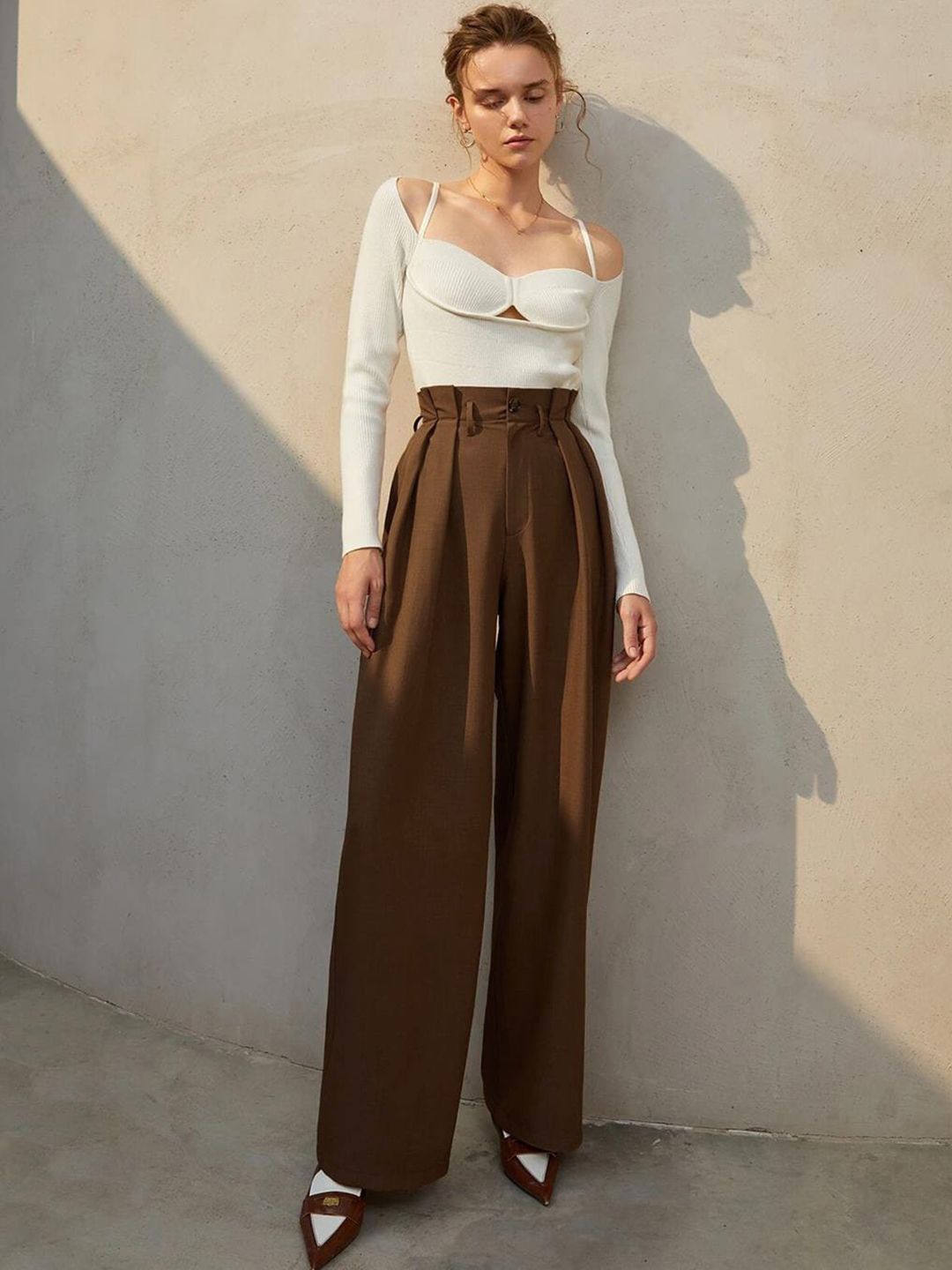 Kotty Women Relaxed Straight Leg Straight Fit High-Rise Cotton Pleated Trousers