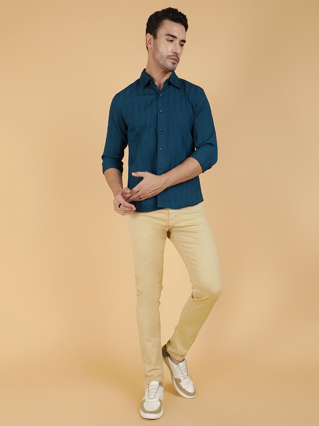 Kotty Men Relaxed Spread Collar Textured Casual Shirt