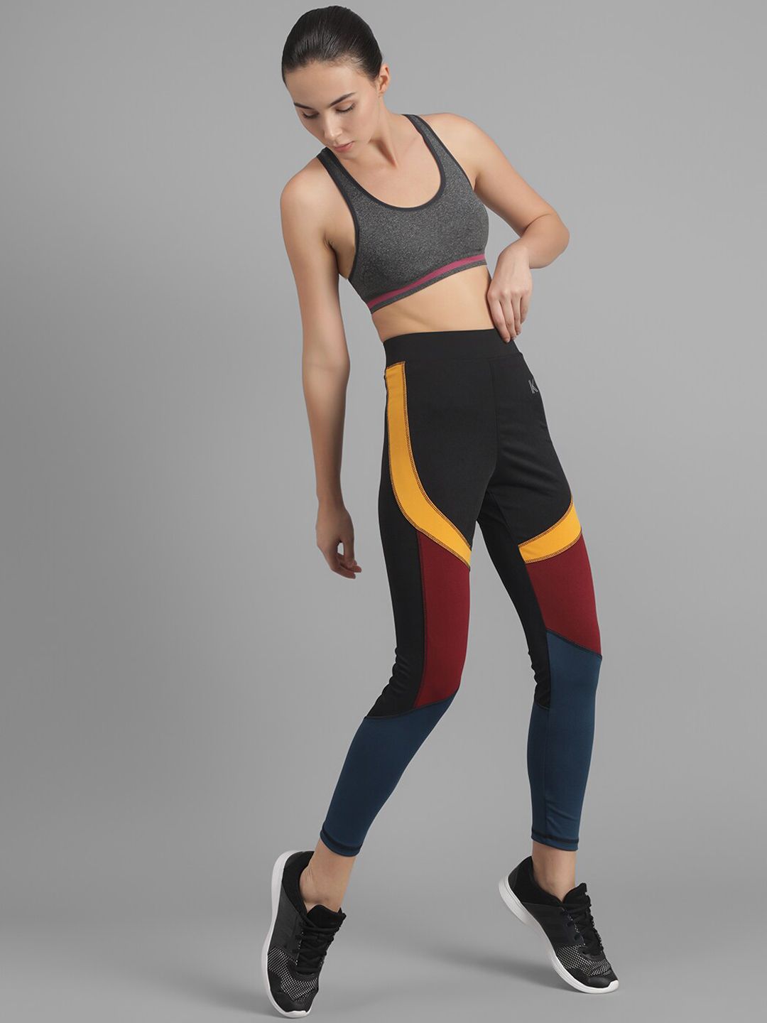 Kotty Women Maroon & Black Colorblocked Seamless Tights