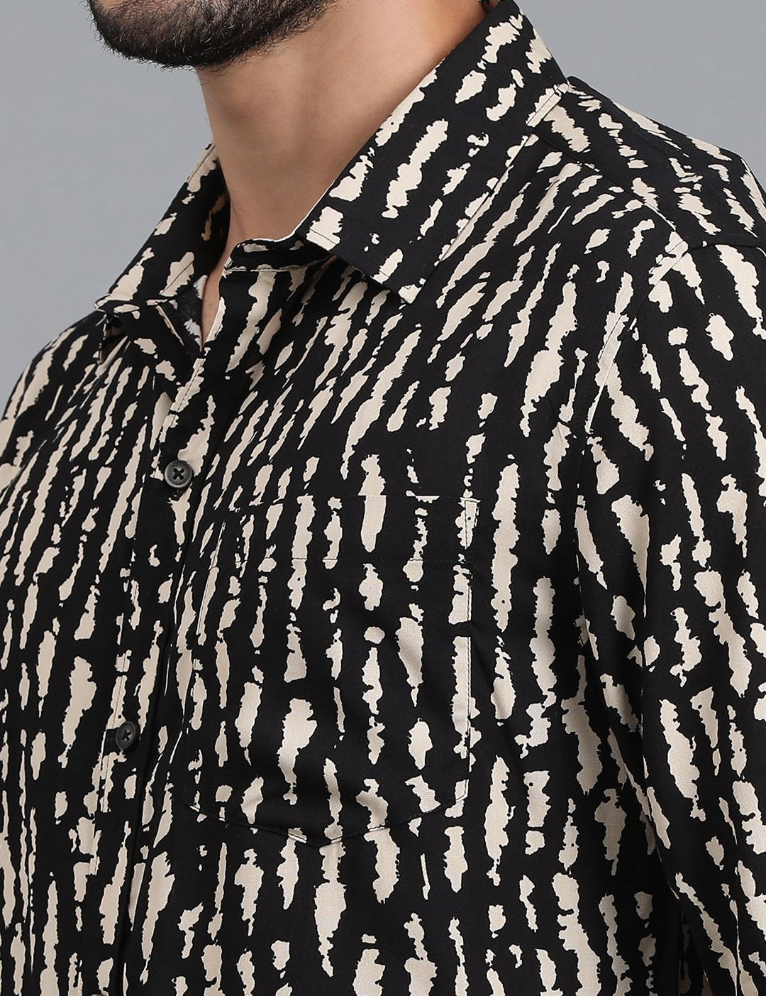 Kotty Black & Cream Abstract Printed Spread Collar Relaxed Fit Casual Shirt