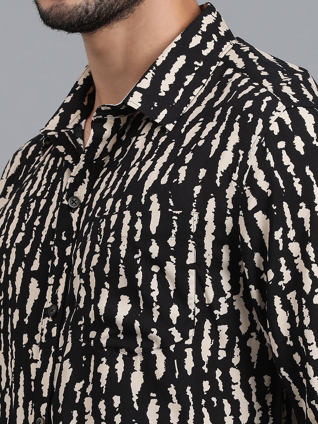 Kotty Black & Cream Abstract Printed Spread Collar Relaxed Fit Casual Shirt