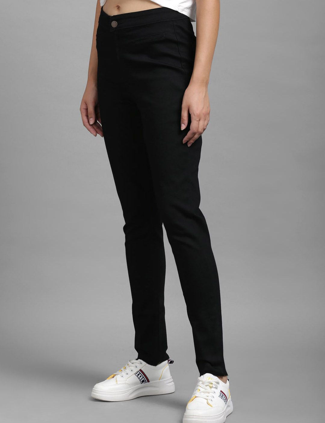 Kotty Women Black Skinny Fit Mid-Rise Clean Look Jeans