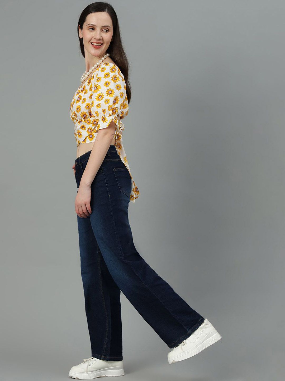 Kotty Women Straight Fit Low-Rise Light Fade Stretchable Jeans