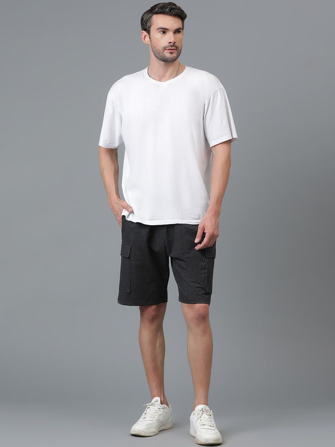 Kotty Men Low-Rise Cargo Shorts