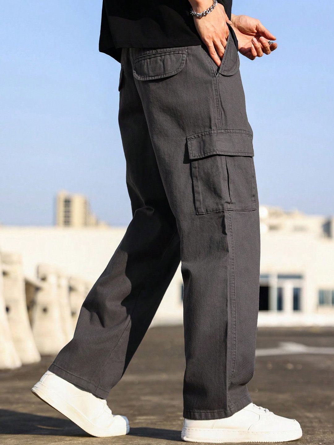 Kotty Men Low-Rise Stretchable Cargo Jeans