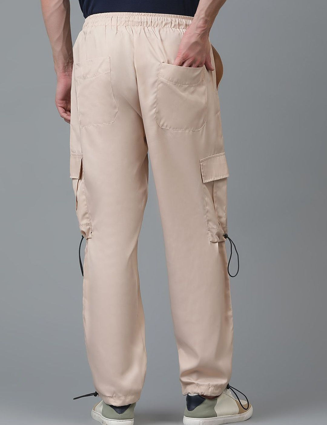 Kotty Men Relaxed Low-Rise Easy Wash Cargos Trousers