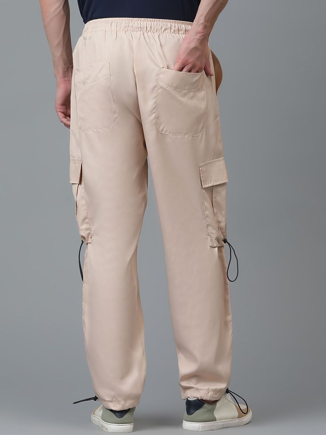 Kotty Men Relaxed Low-Rise Easy Wash Cargos Trousers