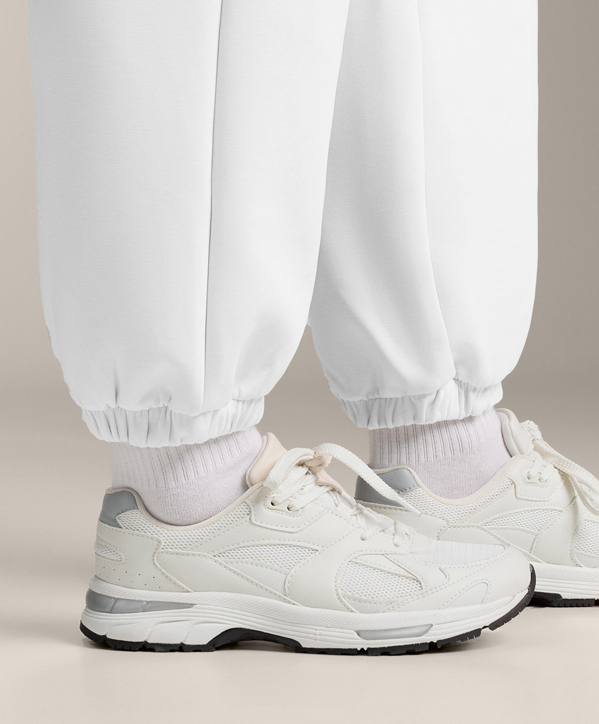 KOTTY Women's White Oversized Hoodie And Jogger Tracksuit Set