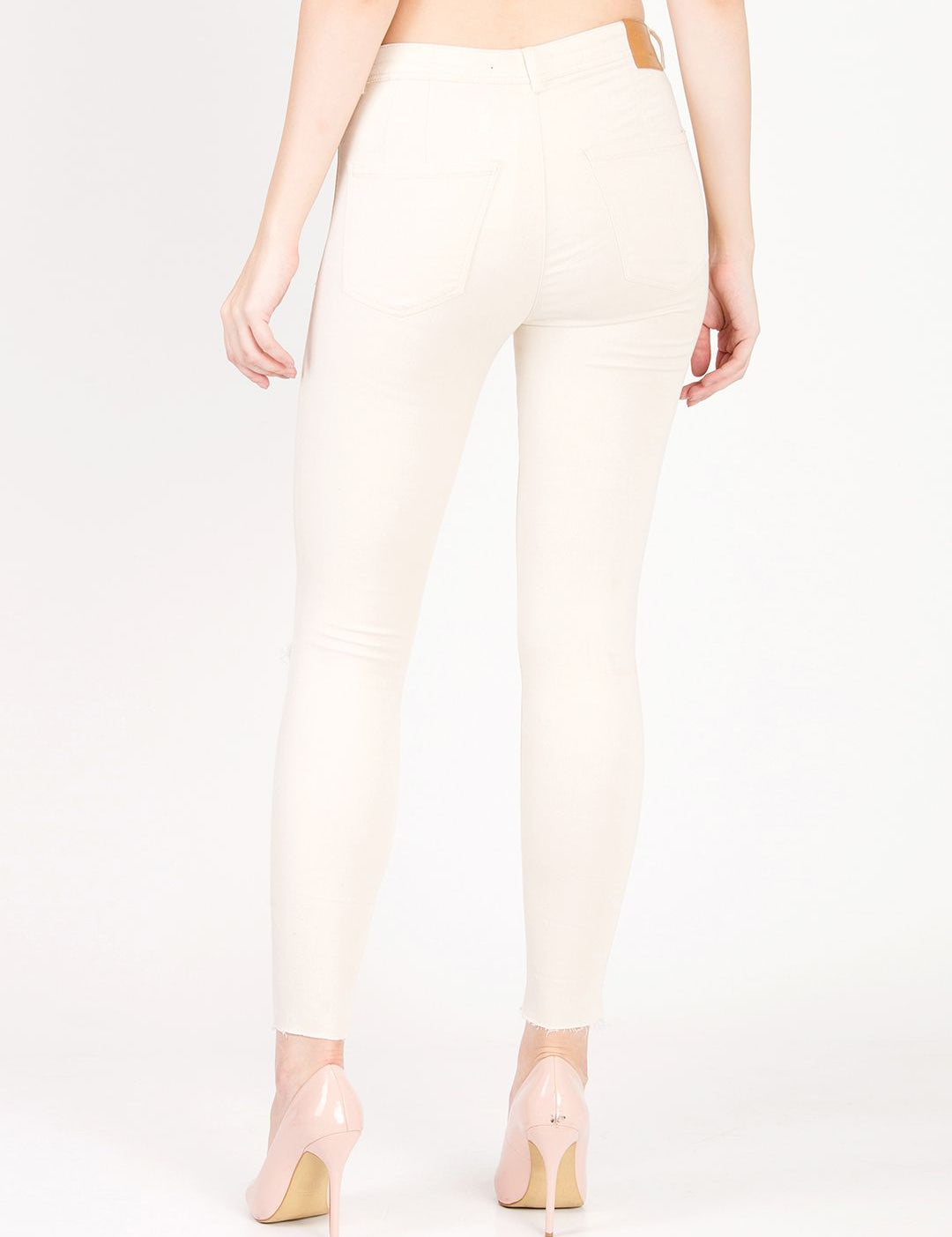 Kotty Women Off-White Skinny Fit High-Rise Slash Knee Stretchable Jeans