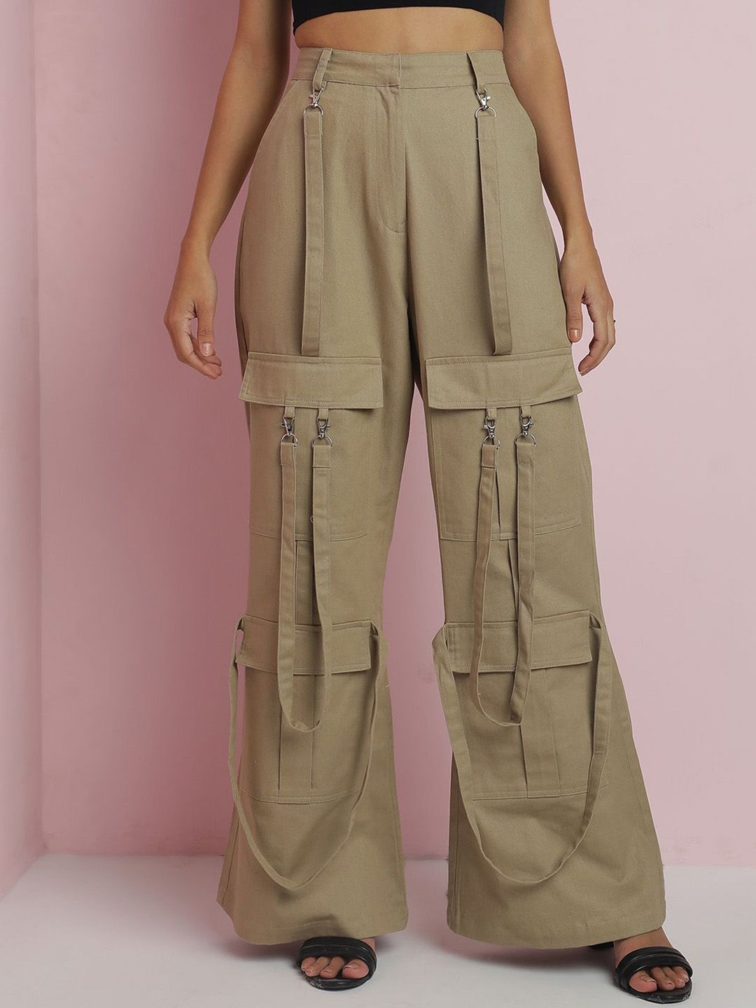 Kotty Women Solid Relaxed Straight Fit Mid-Rise Cargo Trousers